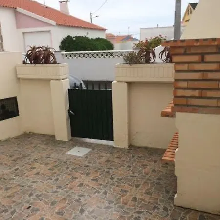 Semesterbostad Os Ricardinhos Praia Sta Cruz